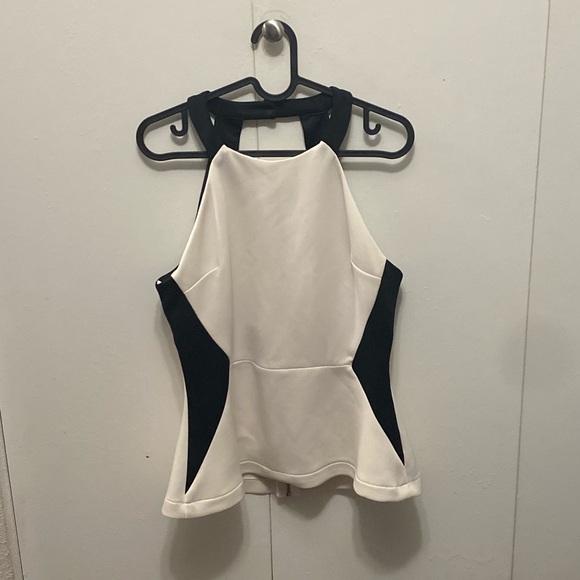 XOXO Tops - ❤️ XOXO Black and White Fit Flare Sleeveless Shirt